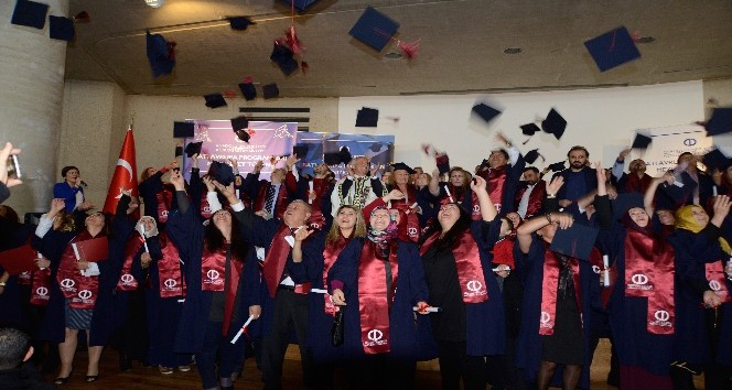 Anadolu Üniversitesi’nin Köln’de mezuniyet coşkusu