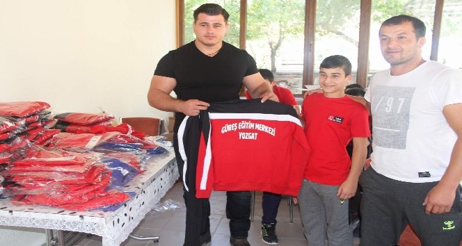 Milli güreşçi Rıza Kayaalp’ten örnek davranış