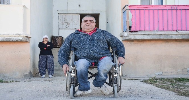 Yarım asırdır tekerlekli sandalyeye mahkum yaşıyor