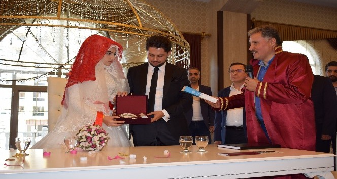 Malatya’da protokolü buluşturan düğün‏