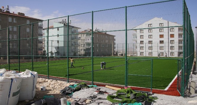 Karaman’da yeni semt sahaları tamamlanıyor