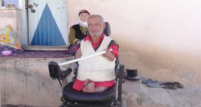(Özel Haber) Doğuştan engelli adam yaşlı annesiyle yaşam mücadelesi veriyor