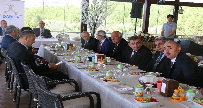 Başkan Karabacak, muhtarla yemekte bir araya geldi