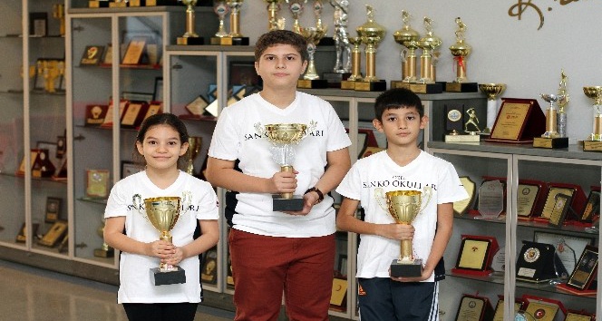 Özel Sanko Okulları öğrencileri satrançta 3 kupa kazandı