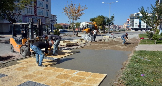 Aksaray Belediyesi kaldırımları yenilemeye devam ediyor