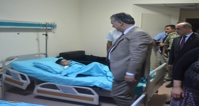 Osmaniye Valisi Al, havanlı saldırıda yaralanan anne ile oğlunu ziyaret etti