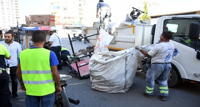 Büyükşehir Belediyesi zabıta ekiplerinden kağıt toplayıcılarına operasyon