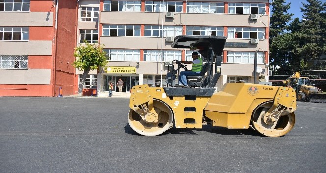Mersin Büyükşehir Belediyesi’nden okullara asfalt desteği