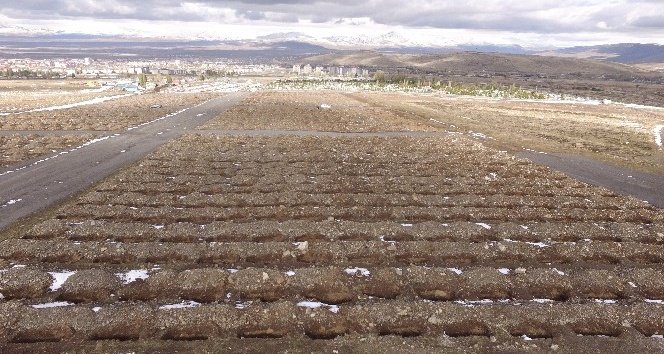 Erzurum’da kış öncesi toplu mezarlıklar kazılmaya başlandı