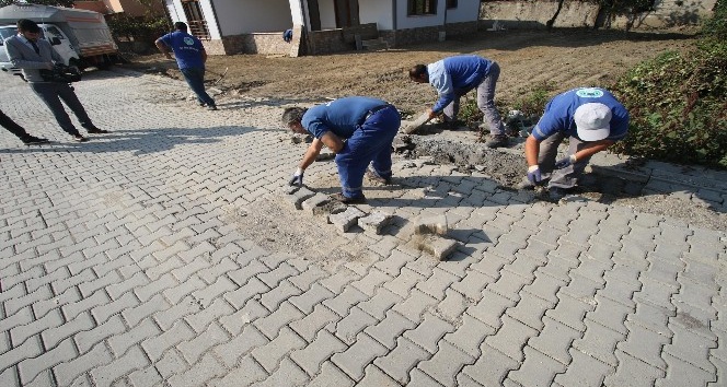 Akyazı Belediyesi alt ve üst yapı çalışmalarına devam ediyor