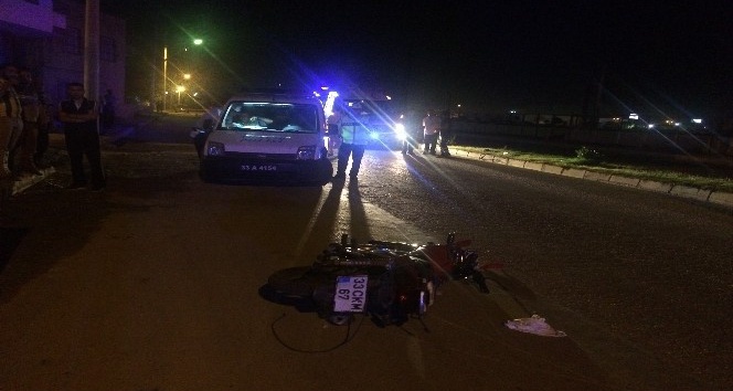 Motosiklet otomobille çarpıştı: 2 ölü