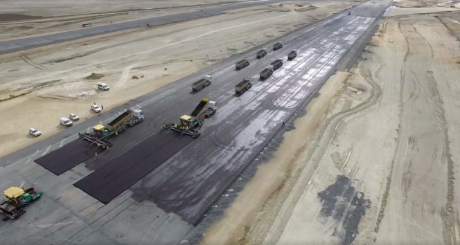 3. Havalimanı&#039;nın ilk asfalt çalışmaları havadan görüntülendi