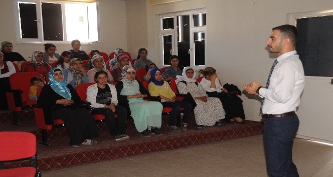 Cizre’de kadın kursiyerlere yaşlıların bakımı semineri verildi