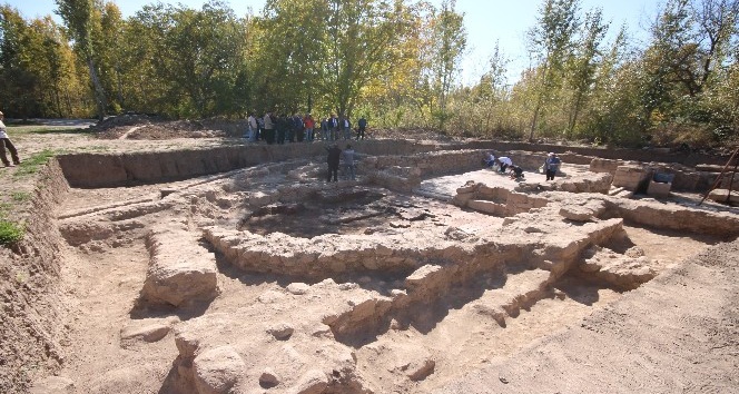 Bin 400 yıllık taban mozaiği çıkan kazı alanında çalışmalar sürüyor