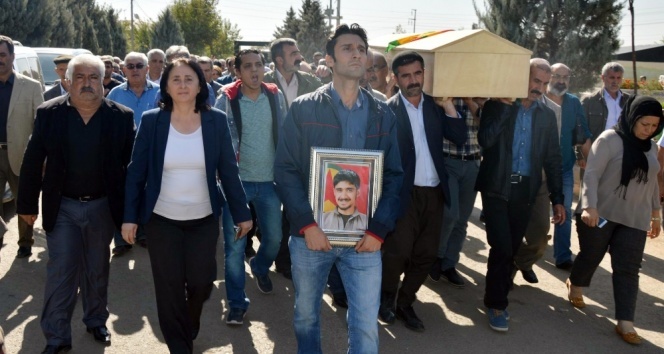 HDP&#039;li vekil teröristin cenazesine katıldı