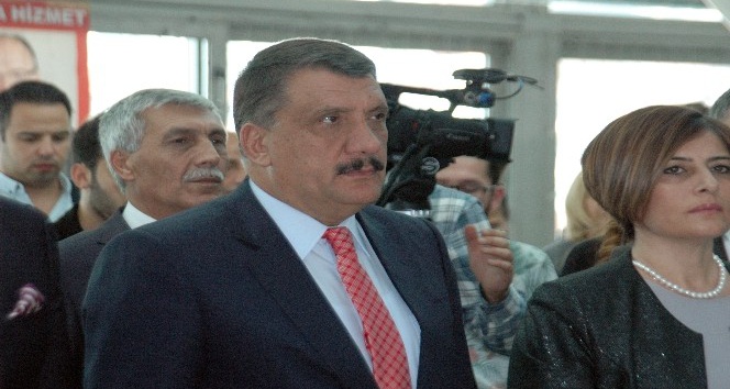 Selahattin Gürkan, yılın ilçe belediye başkanı ödülünü aldı
