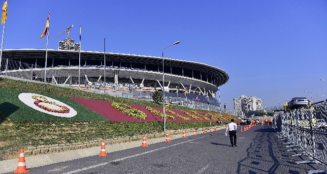 Galatasaray ve Trabzonspor TT Arena’ya geldi