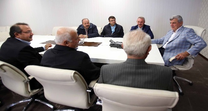 Başkan Karaosmanoğlu, Hasköy ve Küçük Sanayi sitelerinin temsilcilerini ağırladı
