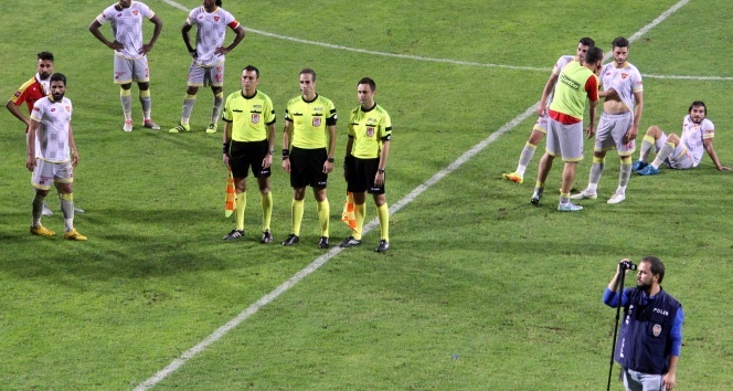 Eskişehirspor sahadan çekildi; Göztepe - Eskişehirspor maçı tatil edildi