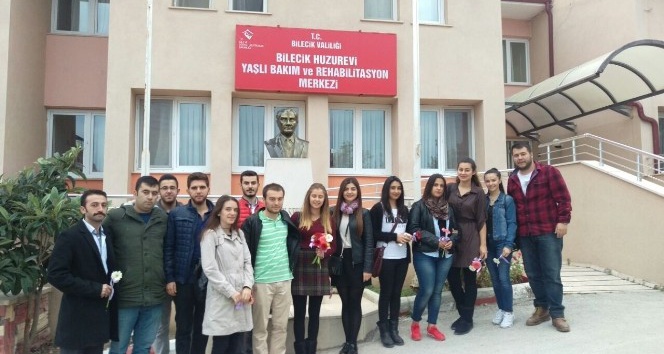 CHP Bilecik Gençlik Kolları üyelerinden huzurevine ziyaret