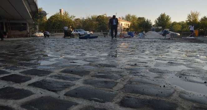 Diyarbakır Tren Garı’ndaki çalışmalarda tarihi bazalt taşları bulundu