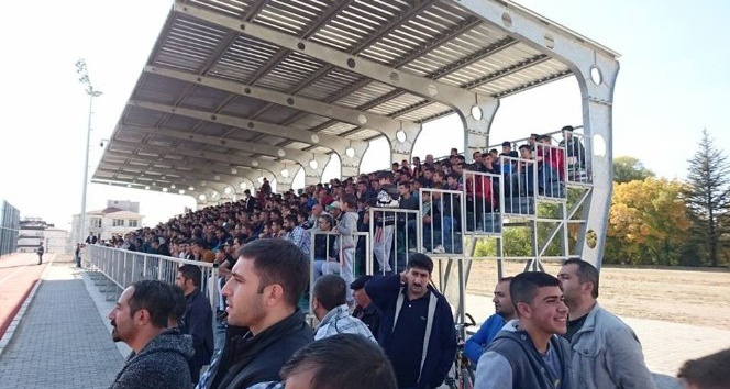 Develi Kaymakamı Duru, Develi Belediyespor-Buğdaylıspor maçını izledi