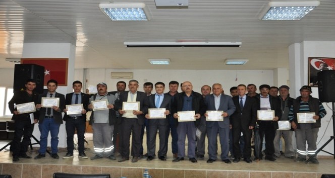 Sarıveliler’de kavak mantarı yetiştiriciliği kursiyerleri sertifikalarını aldı
