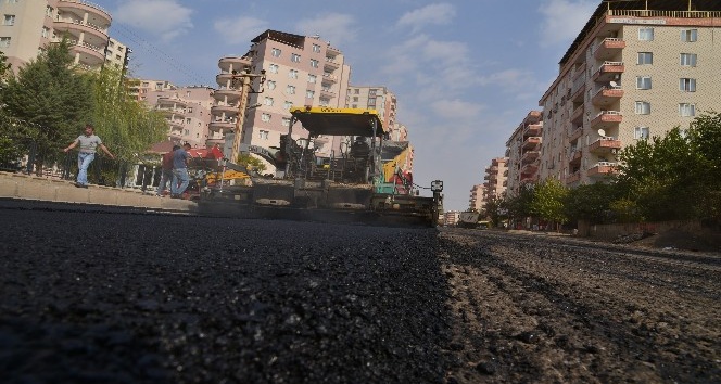 Büyükşehirin asfalt çalışması sürüyor