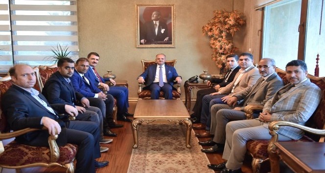 Vali Çakacak, AK Parti Akdeniz İlçe Başkanı ve Yönetim Kurulu üyelerini kabul etti