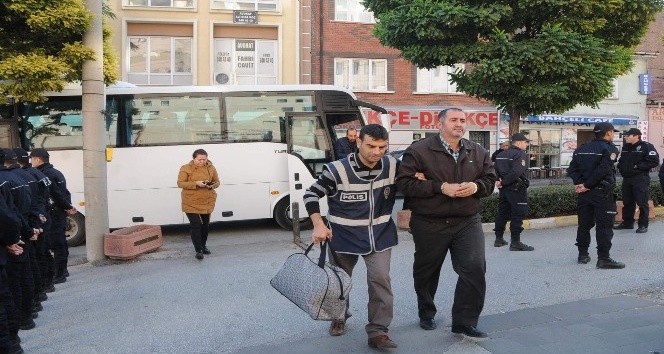 FETÖ operasyonunda gözaltına alınan 12 polis adliyeye sevk edildi
