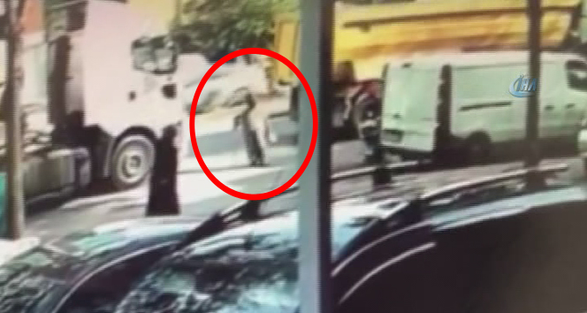 Hafriyat kamyonu yaşlı kadına böyle çarptı