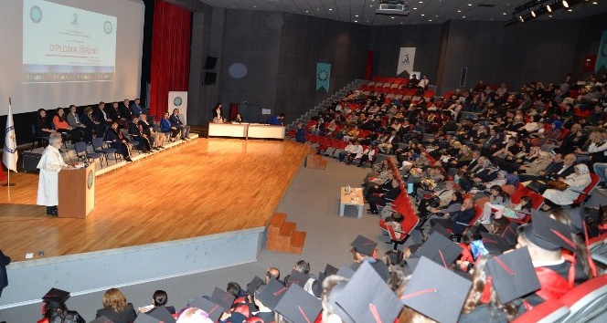 Sağlık Hizmetleri MYO öğrencileri diplomalarına kavuştu