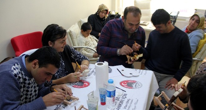 Çankırı Belediyesi Engelliler İçin Ahşap Boyama Kursu Açtı