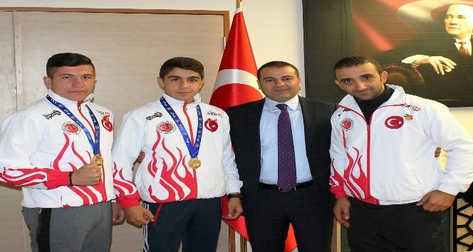 Kaymakam Yaşar, şampiyon sporcuları ödüllendirdi