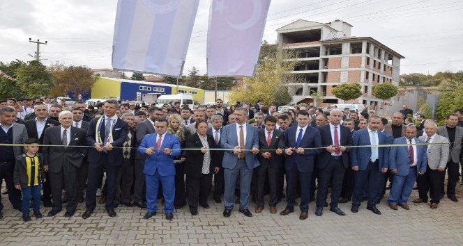 Şehit Astsubay Ömer Halisdemir’in adı verilen spor salonu açıldı