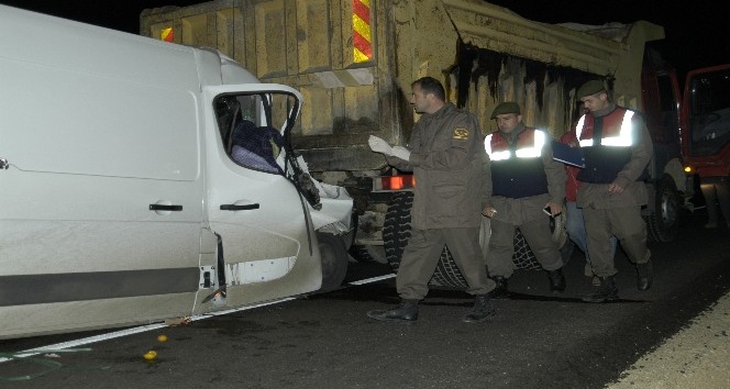 Tekirdağ’da minibüs ile kamyon çarpıştı: 1 ölü