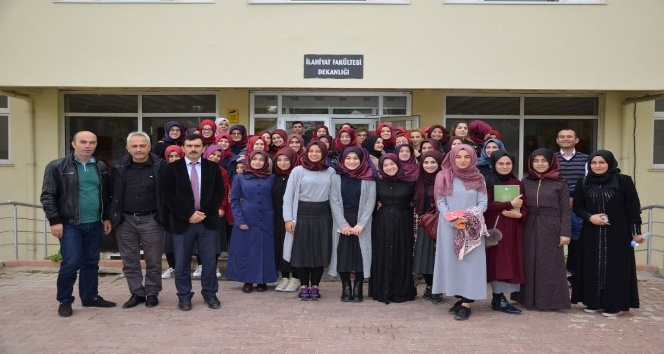 Süleymanpaşa Kız Anadolu İmam Hatip Lisesi öğrencilerinden NKÜ’ye ziyaret