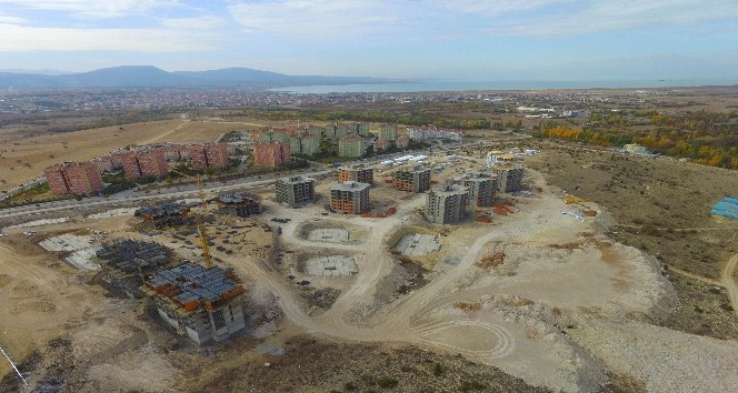 Beyşehir’de yeni toplu konutlar yükseliyor