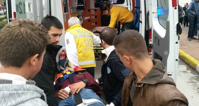 Karamürsel’de otomobil ile motosiklet çarpıştı: 2 yaralı