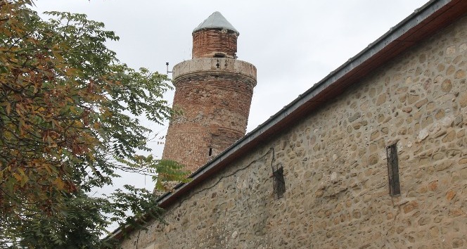 Eğri minarenin, Pisa Kulesi’nden bile daha eğri olduğu tescillendi