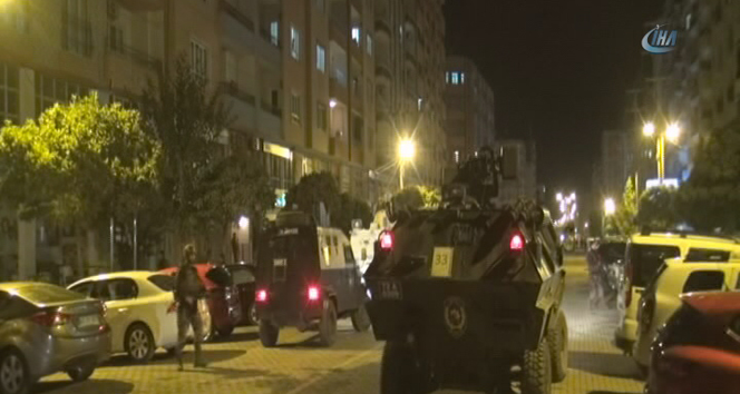 Mardin&#039;de nöbet tutan polislere saldırı: 2 polis yaralı