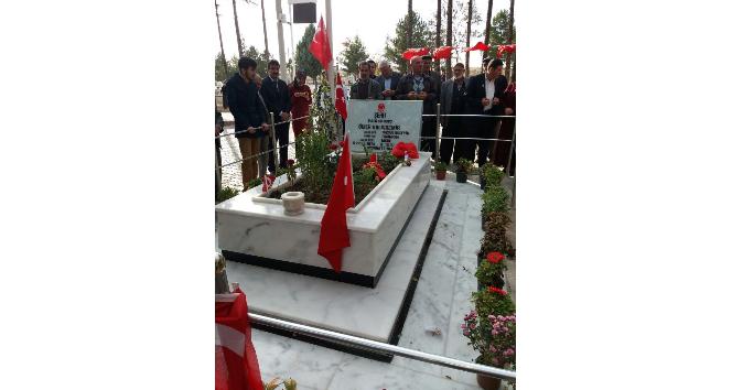 Yozgat Şehit Aileleri Derneği Ömer Halisdemir’in mezarını ziyaret etti