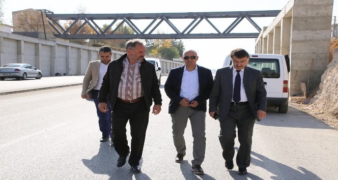 Başkan Çalışkan, belediyenin çalışmalarını yerinde inceliyor
