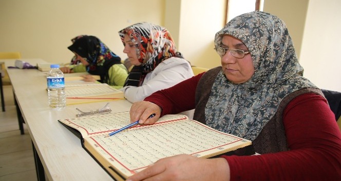 Karamanlı kadınlar açılan kurslara büyük ilgi gösteriyor