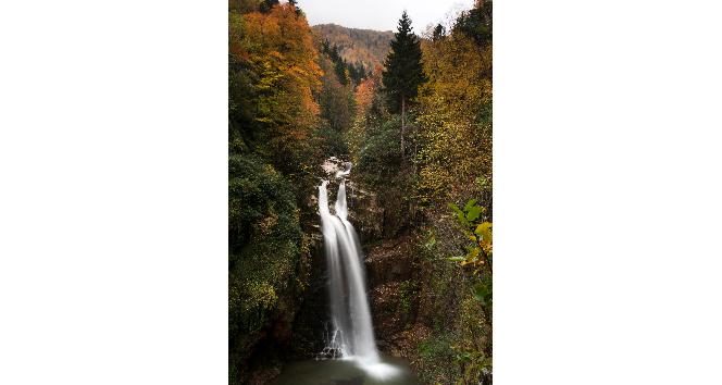 Çağlayandibi Şelalesi Tabiat Parkından sonbahar manzaraları
