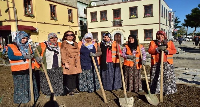 Peyzaj düzenlemesine kadın eli