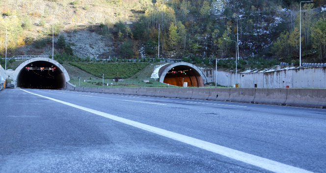 Bolu Dağı Tüneli meydana gelen kazalar nedeniyle kapatıldı