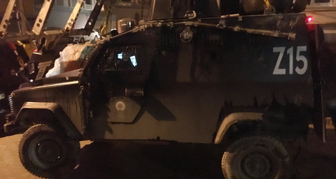 Esenyurt’ta polis aracı devrildi: 3 yaralı
