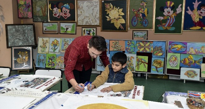 Artık ayakkabı değil, tuval boyuyor