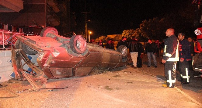 Servis otobüsü ile otomobil çarpıştı: 1 ölü, 1 yaralı
